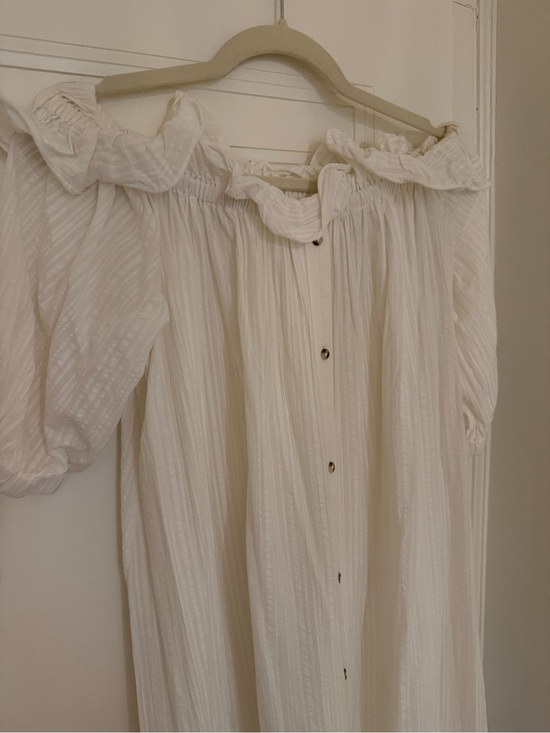 Free People Dresses & Skirts - We The Free Off-Shoulder White Maxi Dress